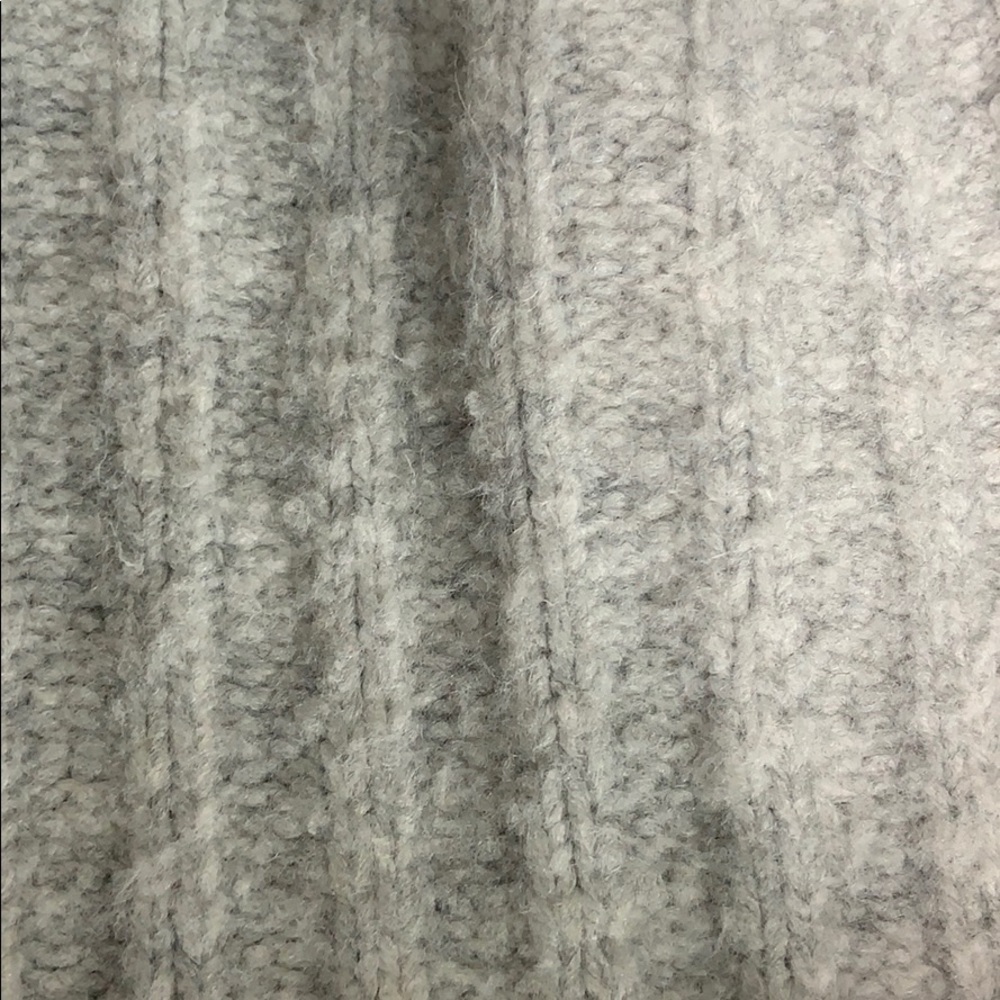 H&M • sweater - Picture 2 of 4